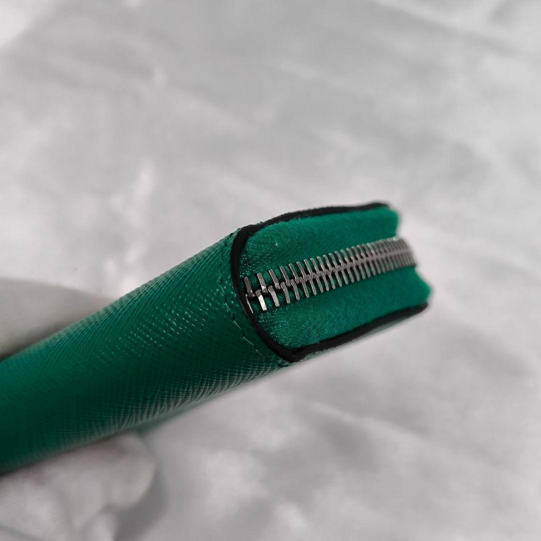 未使用保管品【PRADA】ケース サフィアーノ 三角ロゴ グリーン 現行