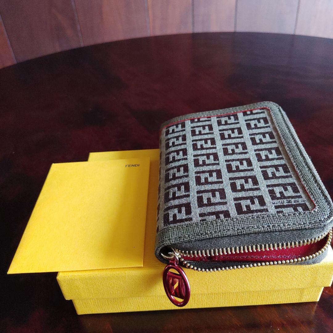 みく　フェンディ　財布　ズッキーノ