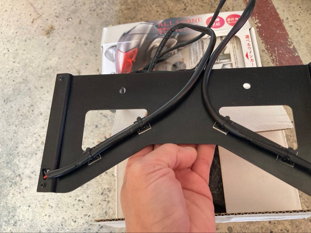 アクティブ LEDウインカー (ライセンスホルダー付) スモークレンズ