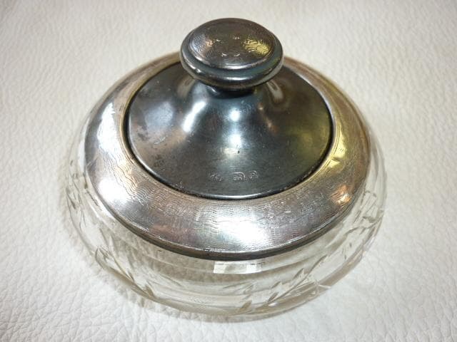 1929年製 英国製◆蓋純銀製 瓶純銀と花デザイン切子 蓋付き小瓶（香水瓶他）