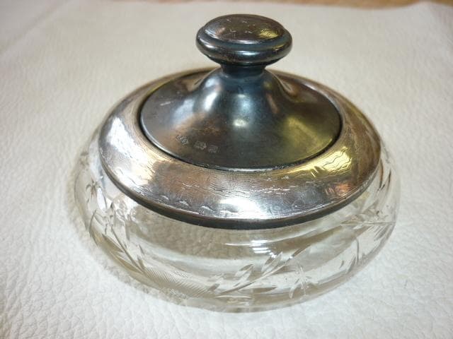 1929年製 英国製◆蓋純銀製 瓶純銀と花デザイン切子 蓋付き小瓶（香水瓶他）
