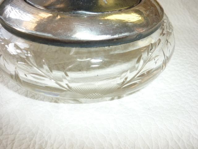 1929年製 英国製◆蓋純銀製 瓶純銀と花デザイン切子 蓋付き小瓶（香水瓶他）