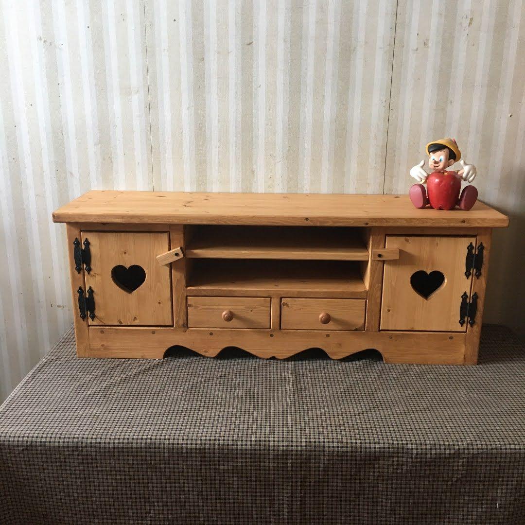 カントリー風テレビボード 木製 ハート型