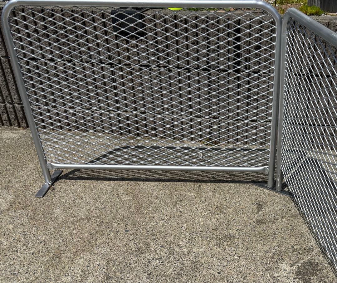 TOM 自立式 アメリカンフェンス風バリケード 750×500