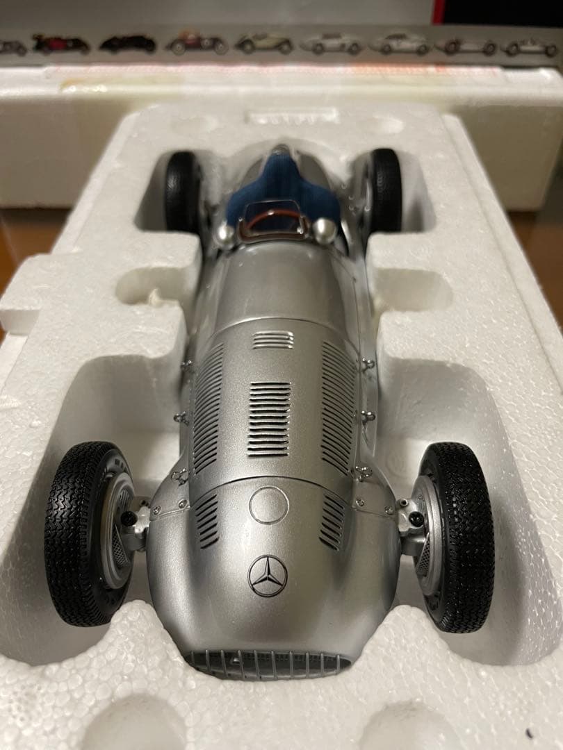 価格変更1/18 CMC メルセデス・ベンツW165 1939年 未展示品