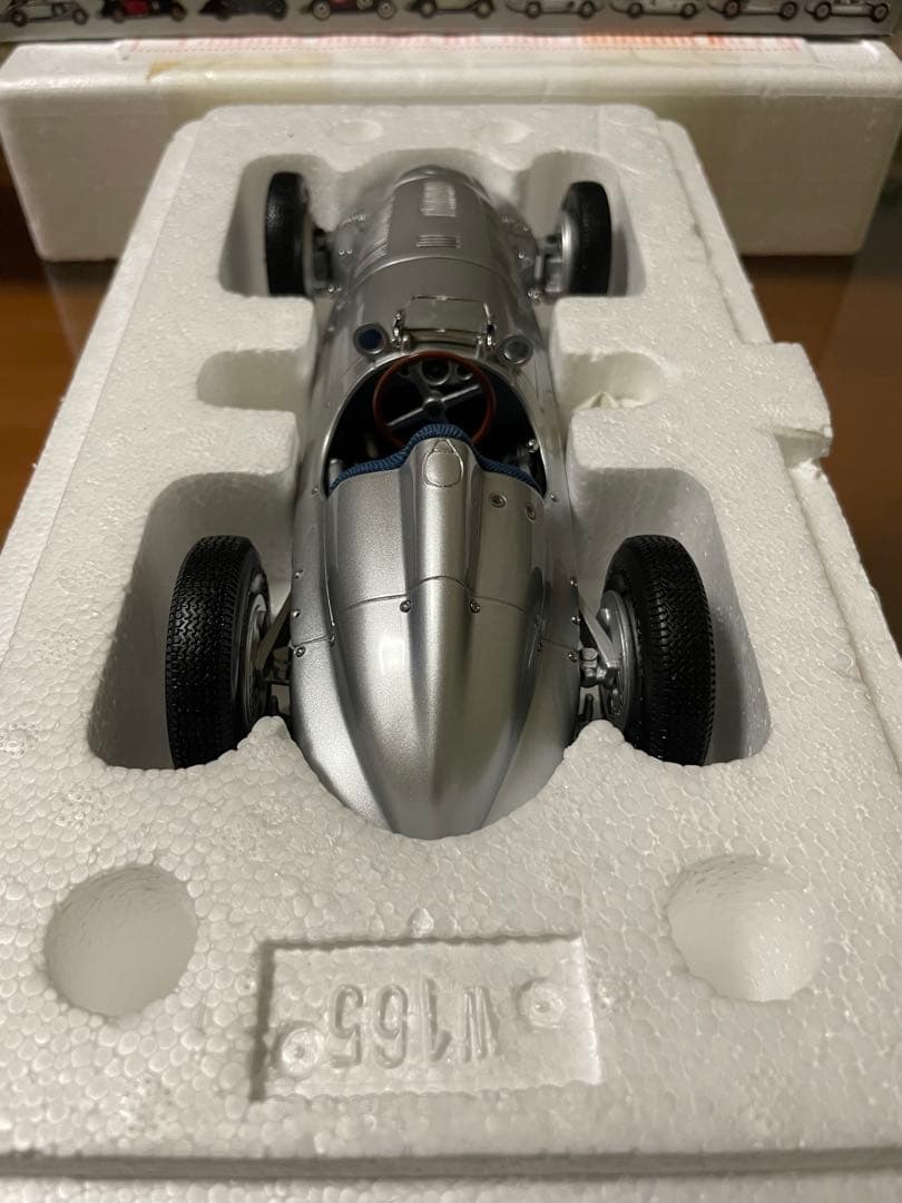 価格変更1/18 CMC メルセデス・ベンツW165 1939年 未展示品