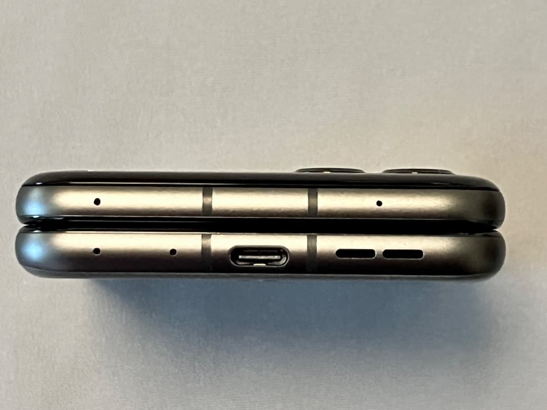 【値下げ】Motorola RAZR50 512GB SIMフリー コアラグレイ