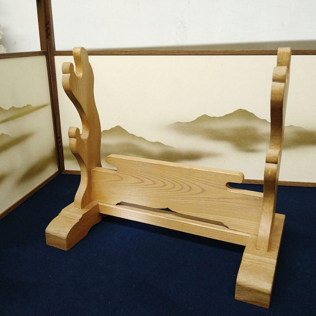 AE27 刀掛 二本掛 天然木 けや木 総無垢 白木 重厚感 美品 刀置 武具