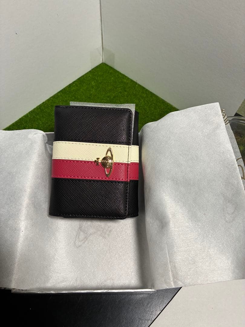 ☆人気【新品】Vivienne Westwood 三つ折り財布 トリコロール柄