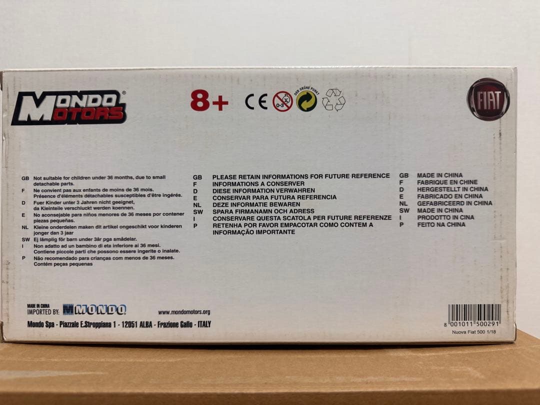 1/18 MONDO MOTORS製モデルカー　フィアット500