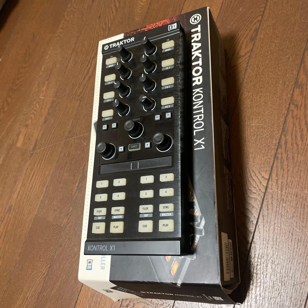 TRAKTOR KONTROL X1 DJコントローラー