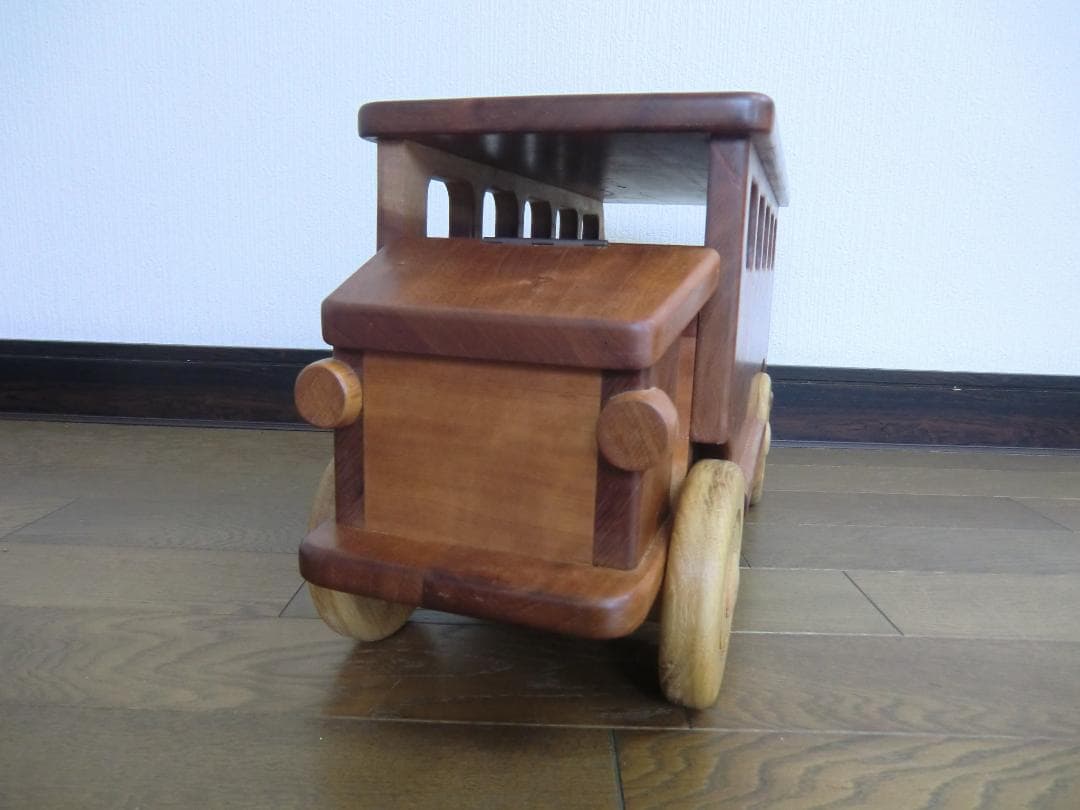238新品・未使用　木のおもちゃ　手作り木製自動車 バス　木製玩具　乗用玩具