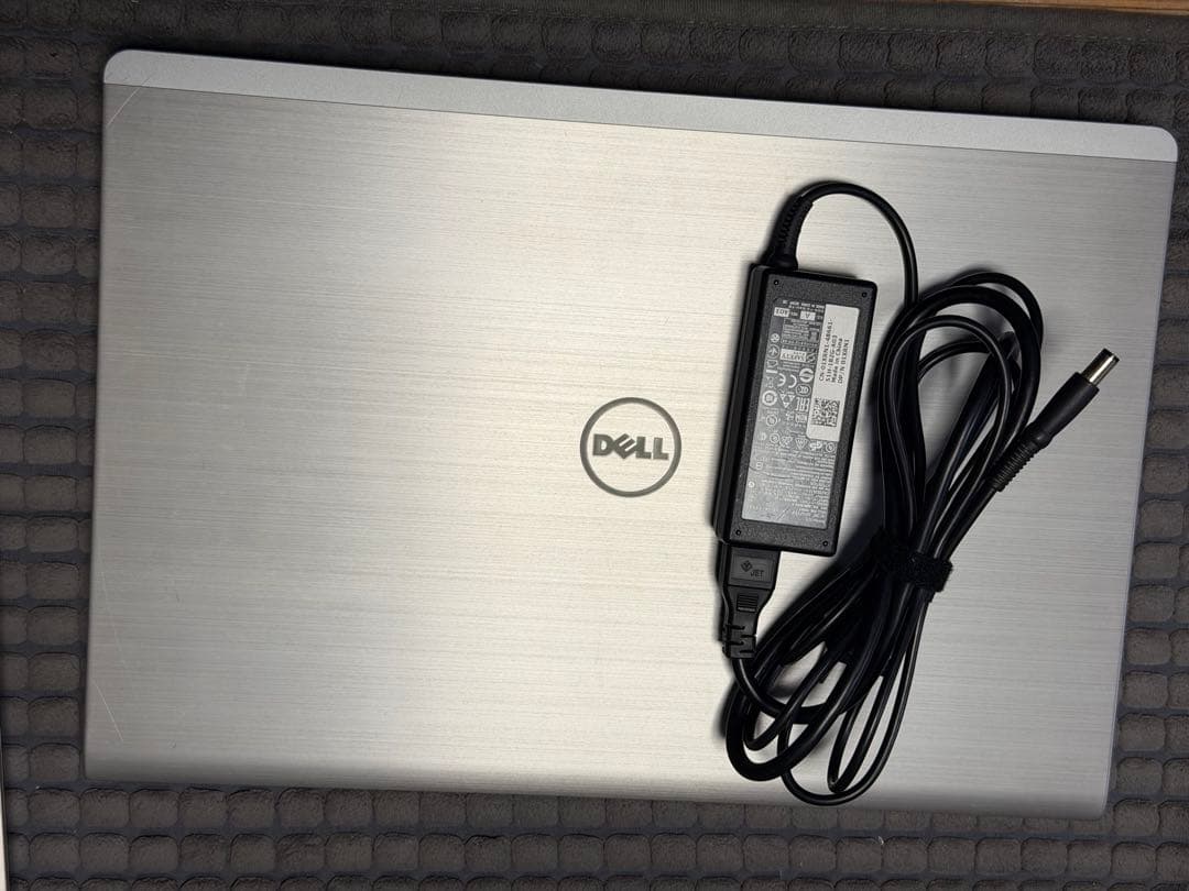 DELLノートパソコン　Inspiron 5749