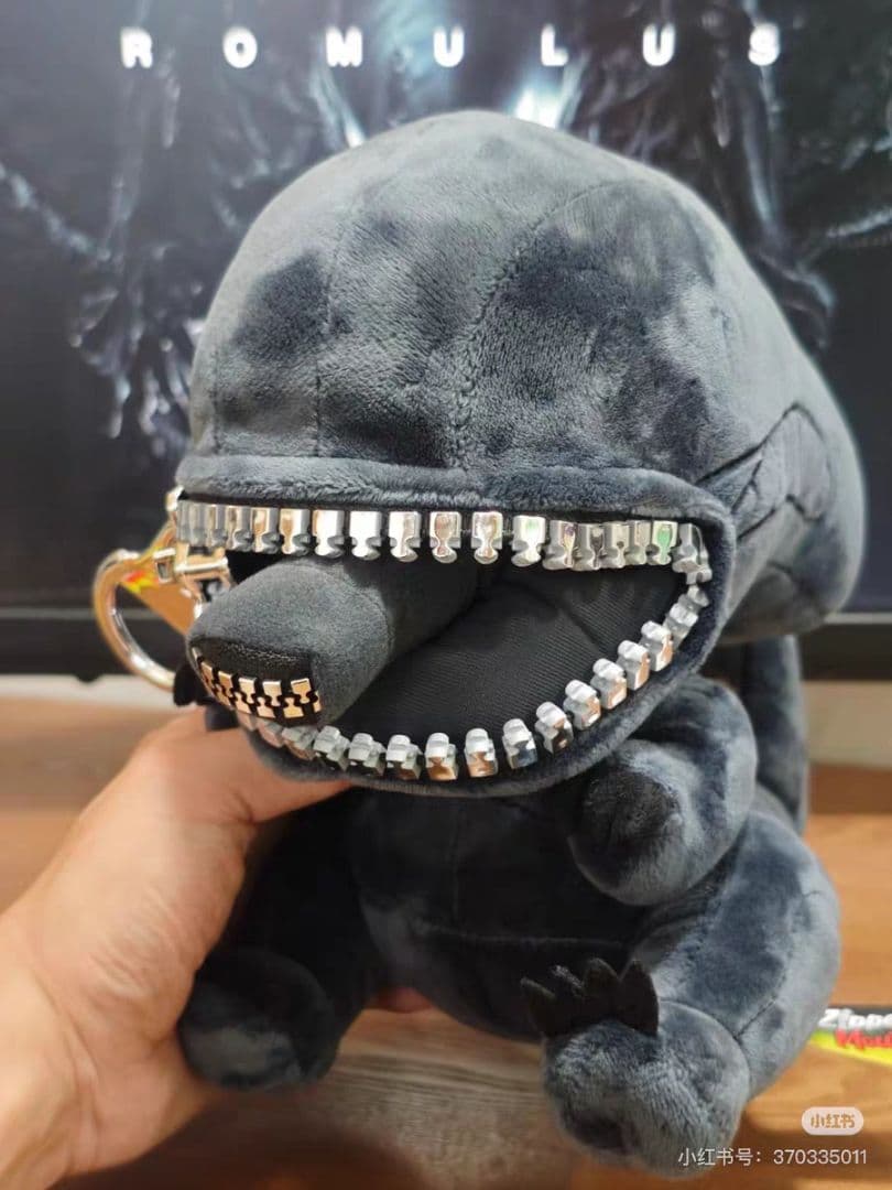 「正規品」QUANTUM MECHANIX　ゼノモーフ　ジッパー　ぬいぐるみ