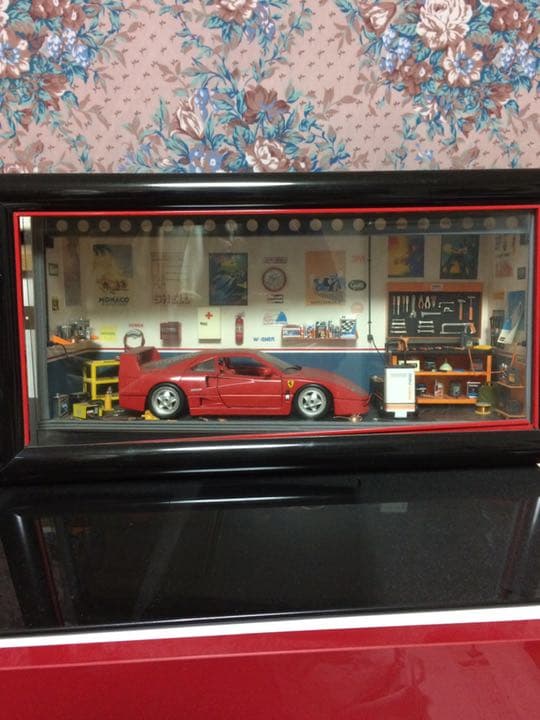フェラーリ F40 ダイキャスト 注意 木製の枠が一部破損。