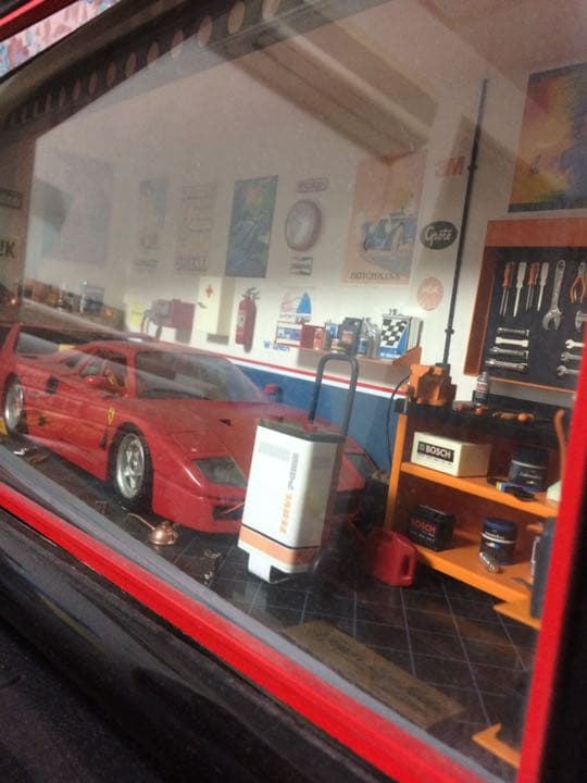 フェラーリ F40 ダイキャスト 注意 木製の枠が一部破損。