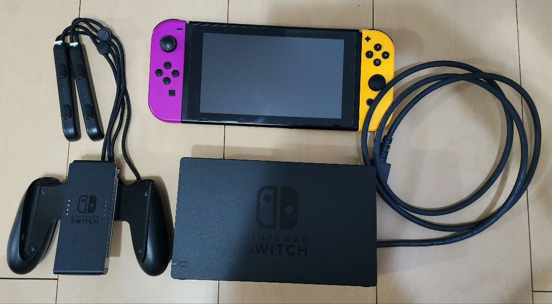 Nintendo Switch 本体 ジョイコンとケース付き