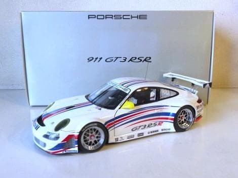 特価 AUTOart (1/18) ポルシェ 911(997) GT3 RSR