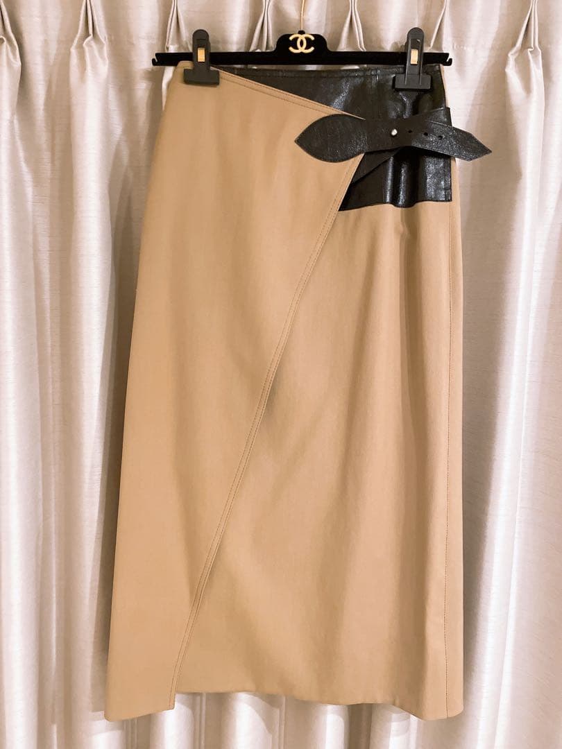 ルイヴィトン　レザー　スカート　ラップ　36 ベージュ　ブラック
