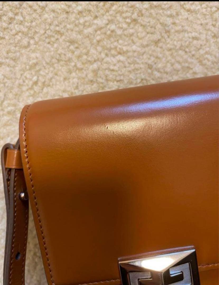 ロビン　GIVENCHY スマホショルダーバッグ ブラウン