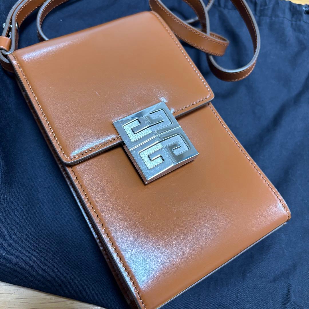 ロビン　GIVENCHY スマホショルダーバッグ ブラウン