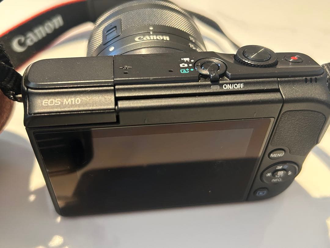 Canon EOS M10 ミラーレスカメラ 本体と付属品