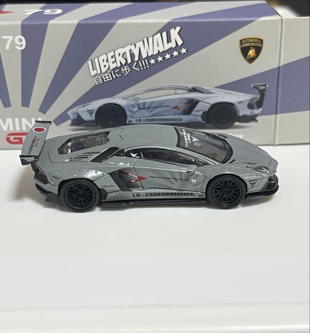 mini gt ランボルギーニ　アヴェンタドール　1/64 79番