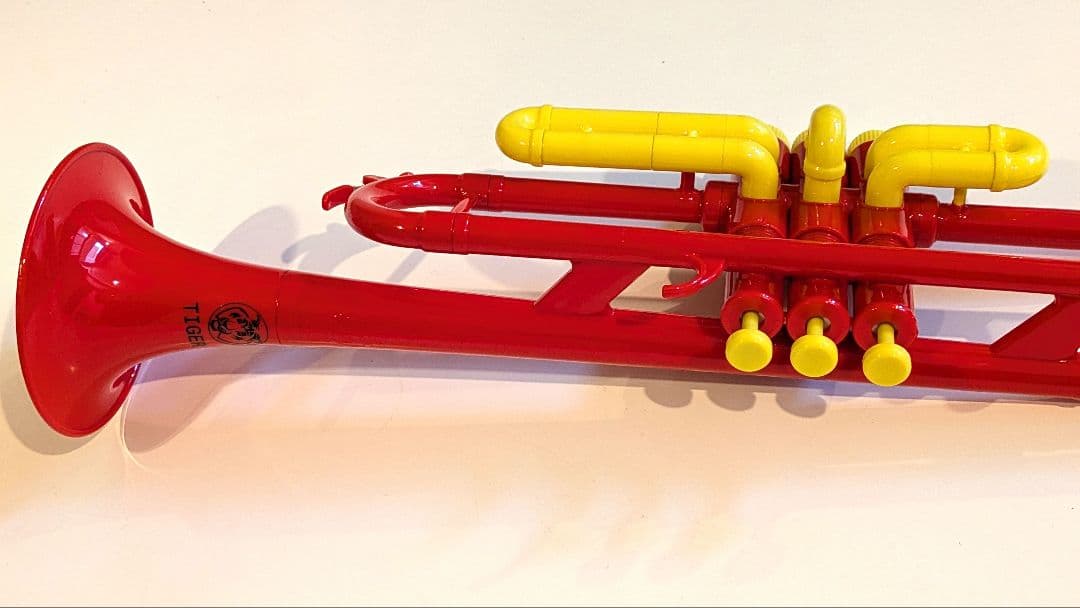 TIGERトランペット♫ケース付き♪赤と黄色の希少カラー♬