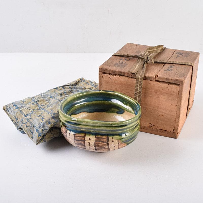 織部焼　古瀬戸窯　加藤作助作　手捻り茶碗　共箱　C　R8994