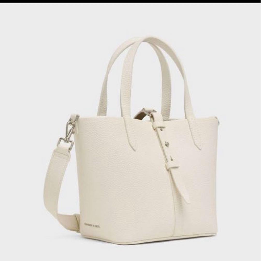 CHARLES & KEITH Beryl ベリル リサイクルレザーバケツバッグ