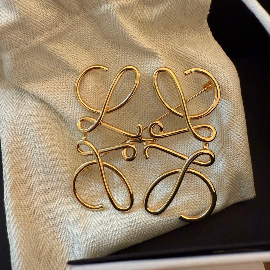 【nkさま専用】LOEWE アナグラムブローチ ゴールド