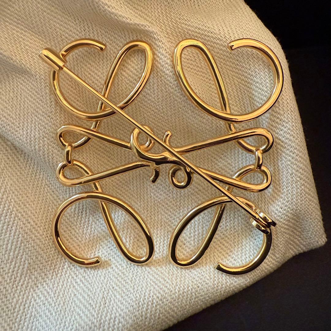 【nkさま専用】LOEWE アナグラムブローチ ゴールド