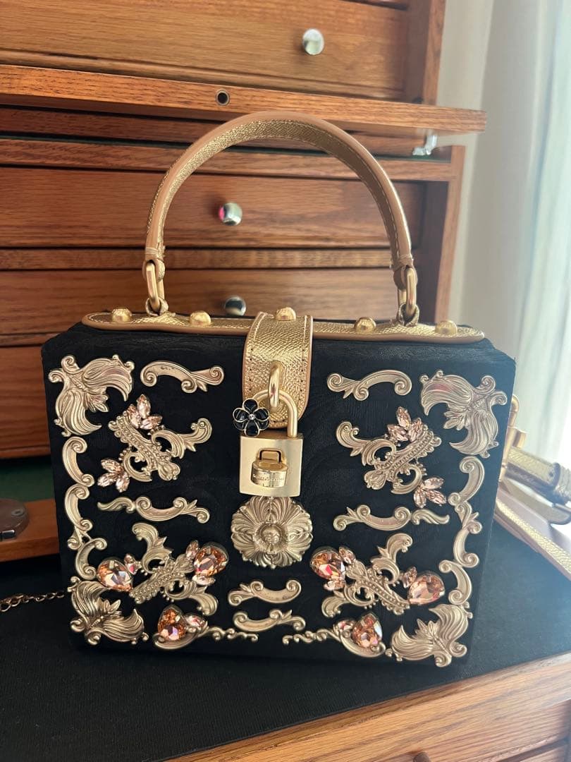 ドルチェ&ガーバーナ　装飾的な黒いパーティーバッグ