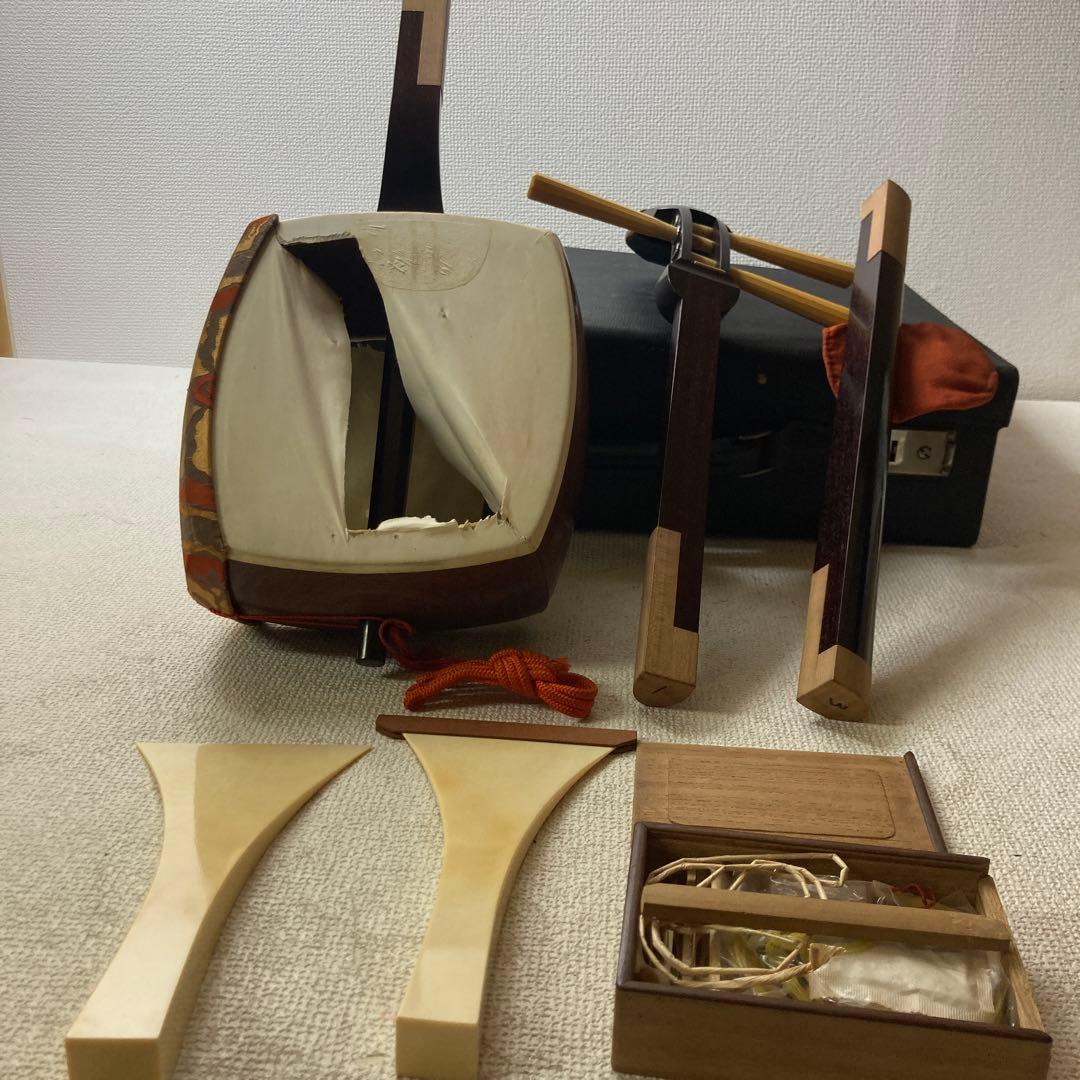 三味線 木製 付属品あり　ケース付き　破れあり