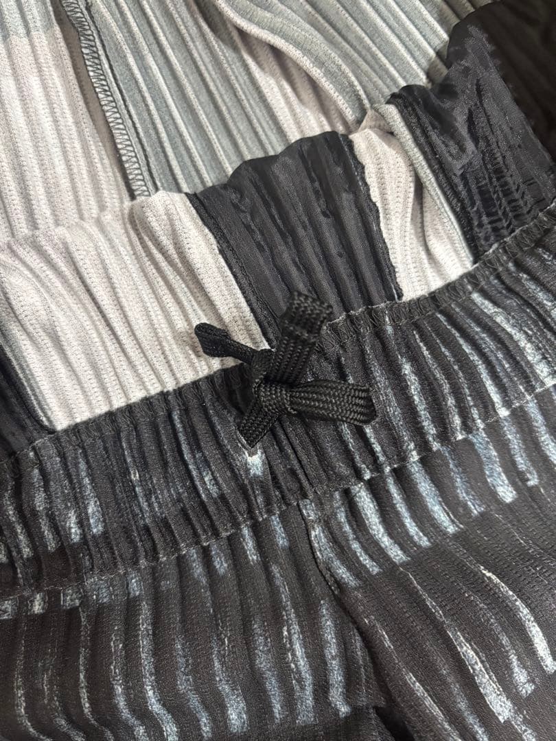 Homme Plissé オムプリッセ　パンツ　黒　グレー