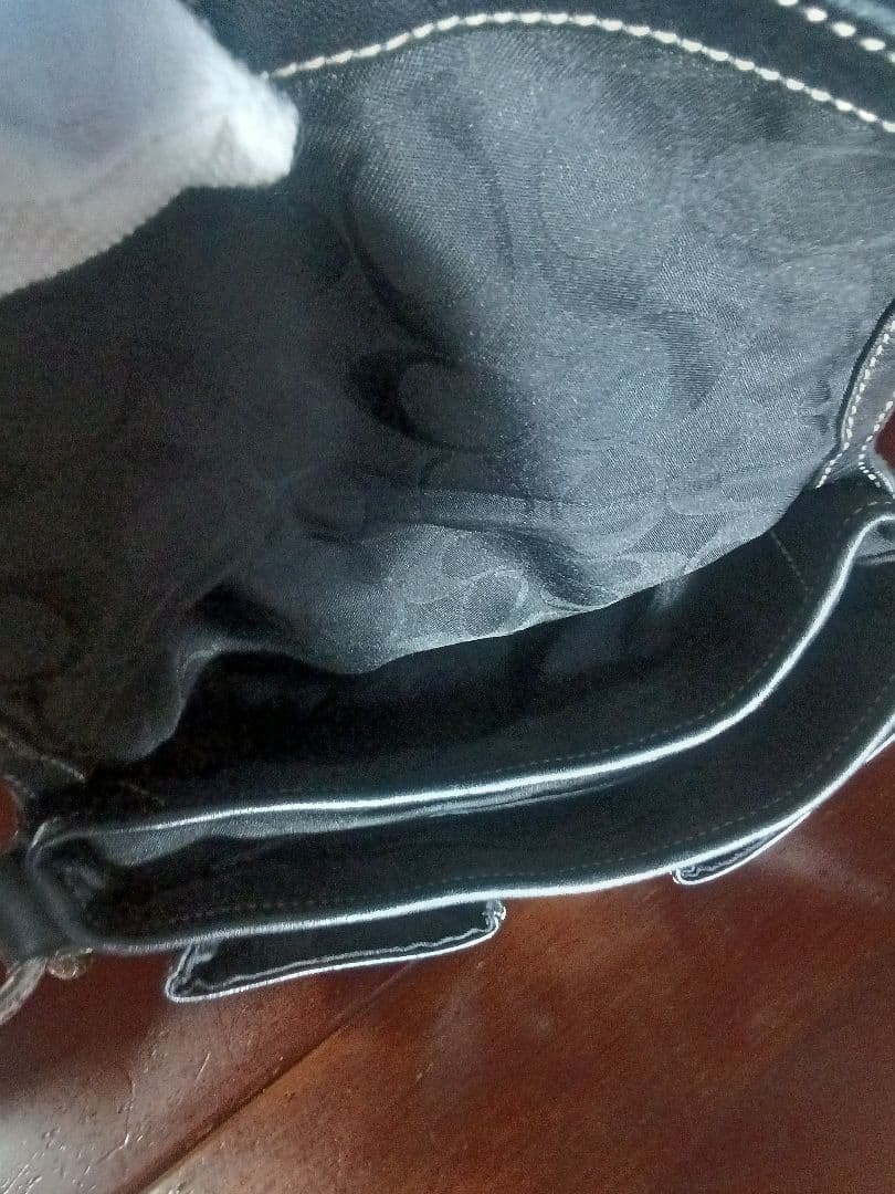 ブラックレザーショルダーバッグ　コーチ　COACH