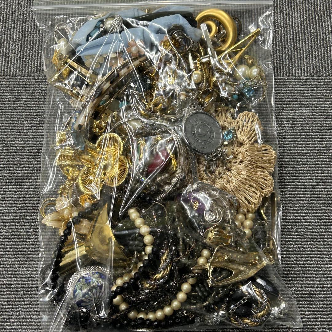 イミテーションアクセサリー まとめ売り 1kg ⑧