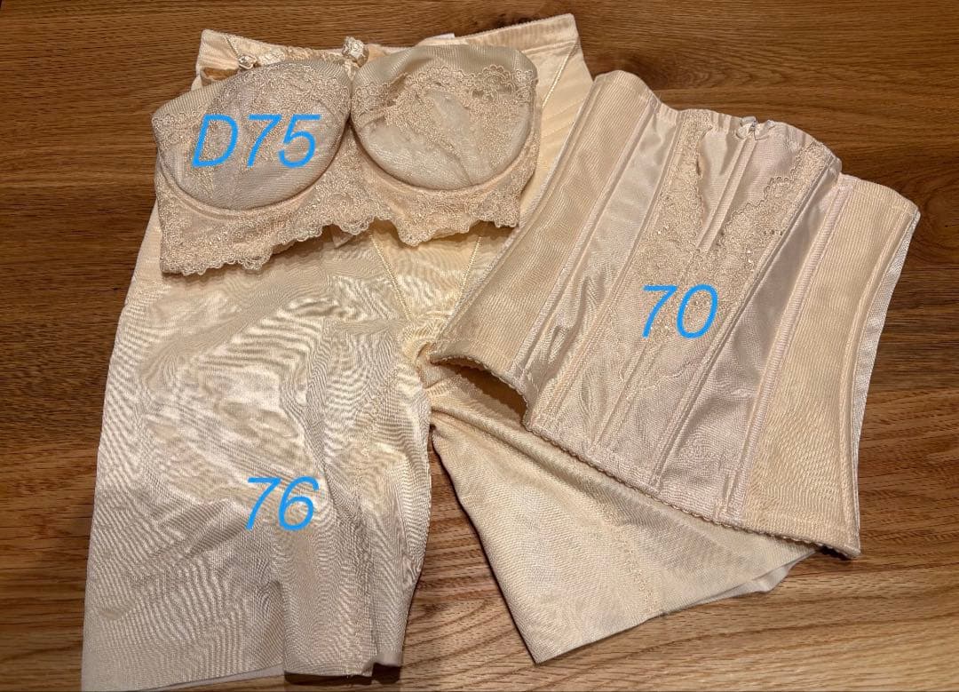 Four sis&co. ブライダルインナー