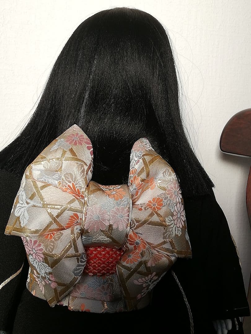 値下げ実施!「希少品」手刺繍　市松人形 　黒い衣装 扇子刺繍