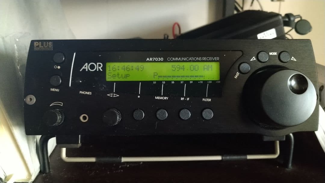 AOR AR7030 受信機 本体と付属品