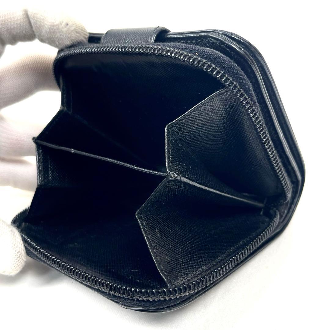 プラダ　折り財布　三角ロゴプレート　サフィアーノ　ラウンドファスナー　ブラック