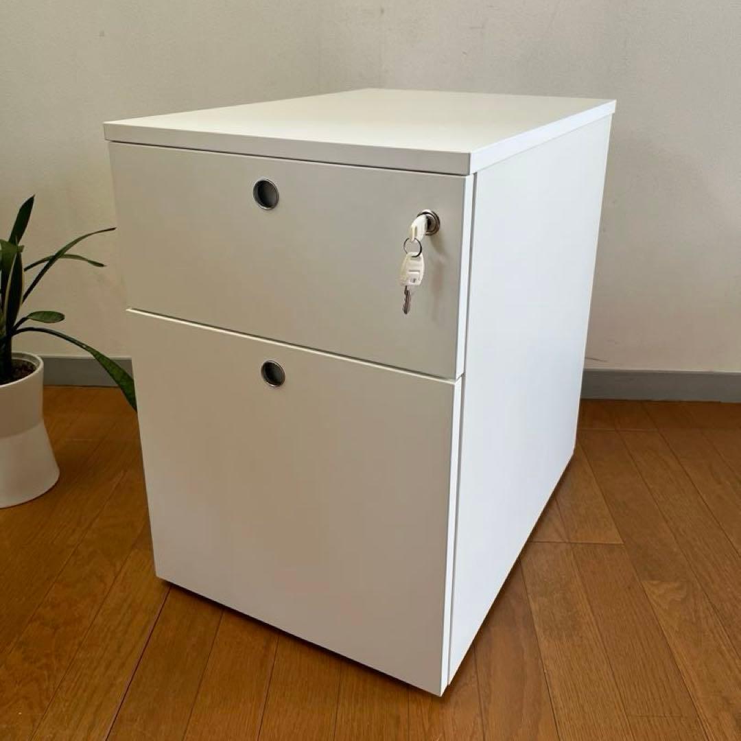 未使用品　イタリア ファントーニ　サイドキャビネット　8.3万　ワゴン　モダン