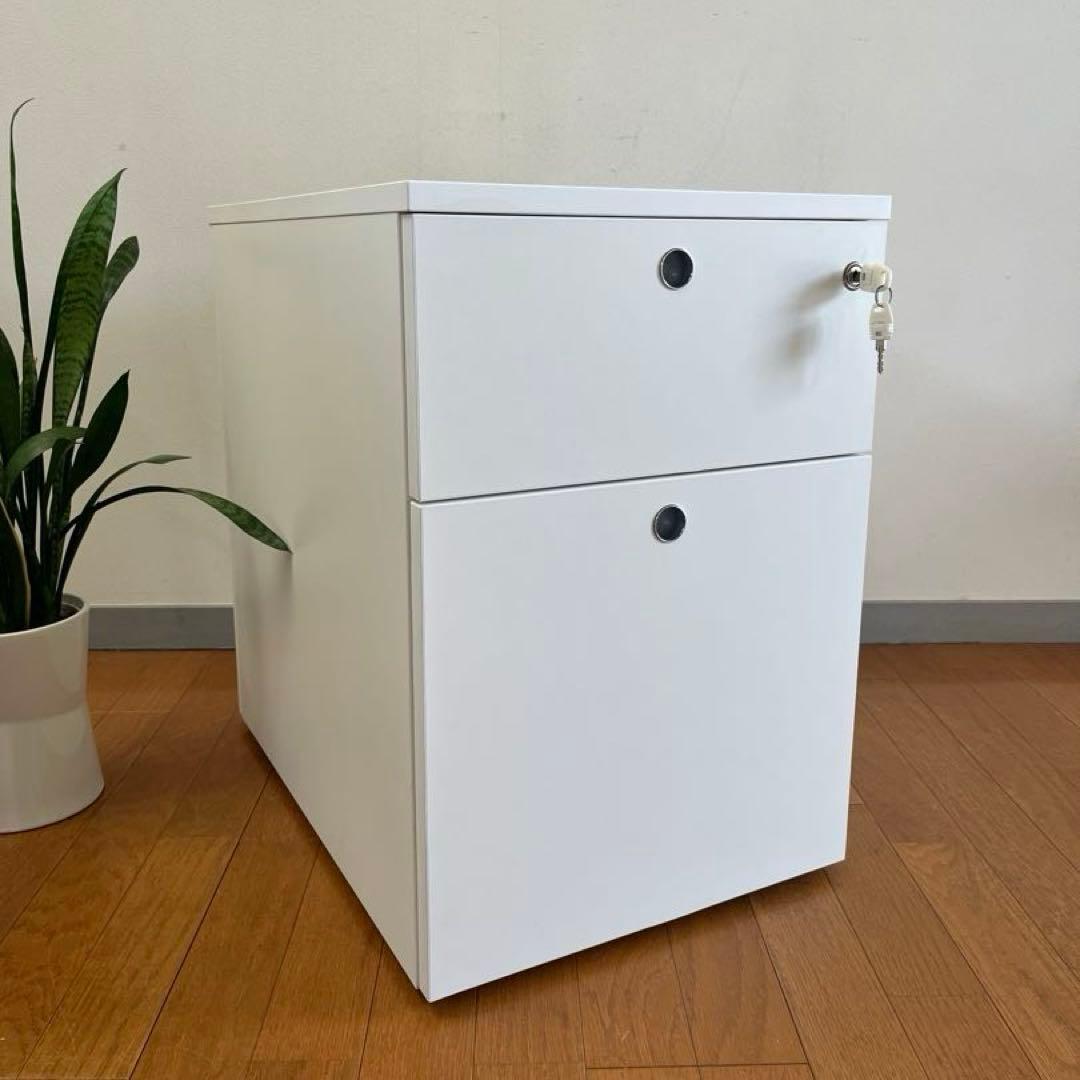 未使用品　イタリア ファントーニ　サイドキャビネット　8.3万　ワゴン　モダン