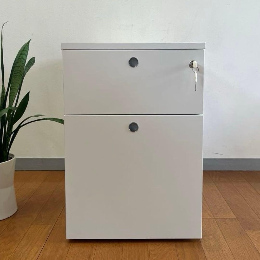 未使用品　イタリア ファントーニ　サイドキャビネット　8.3万　ワゴン　モダン