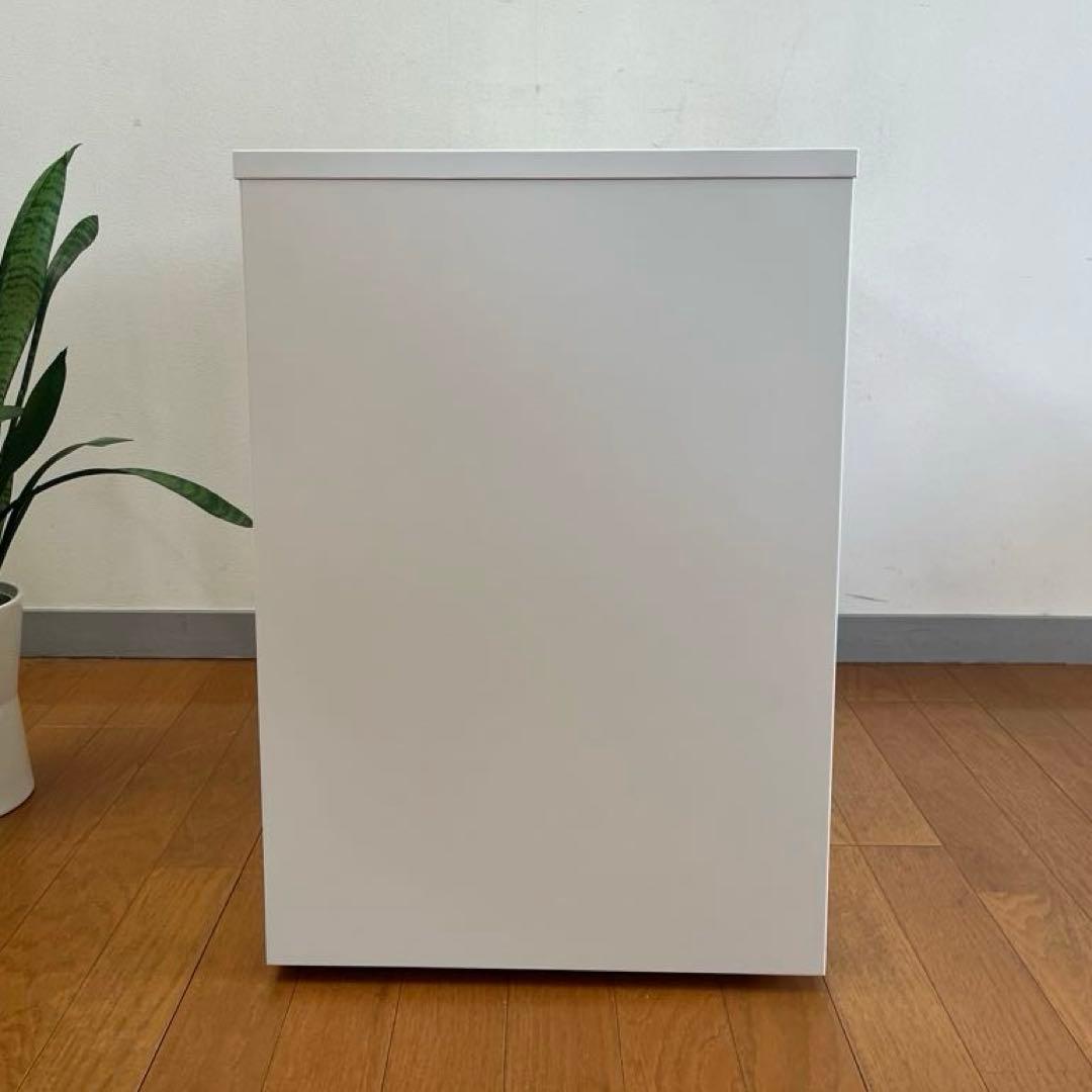 未使用品　イタリア ファントーニ　サイドキャビネット　8.3万　ワゴン　モダン