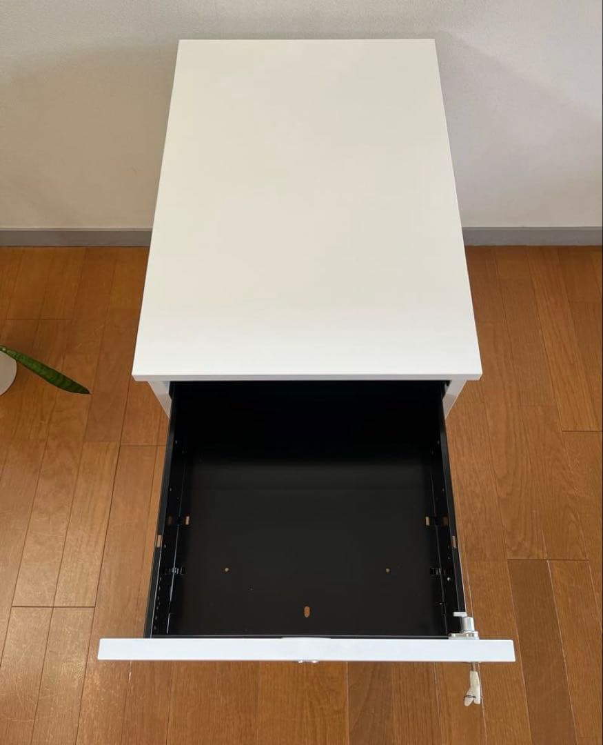 未使用品　イタリア ファントーニ　サイドキャビネット　8.3万　ワゴン　モダン