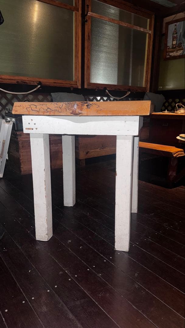 ナチュラルウッドの正方形テーブル　ハンドメイド　オリジナル