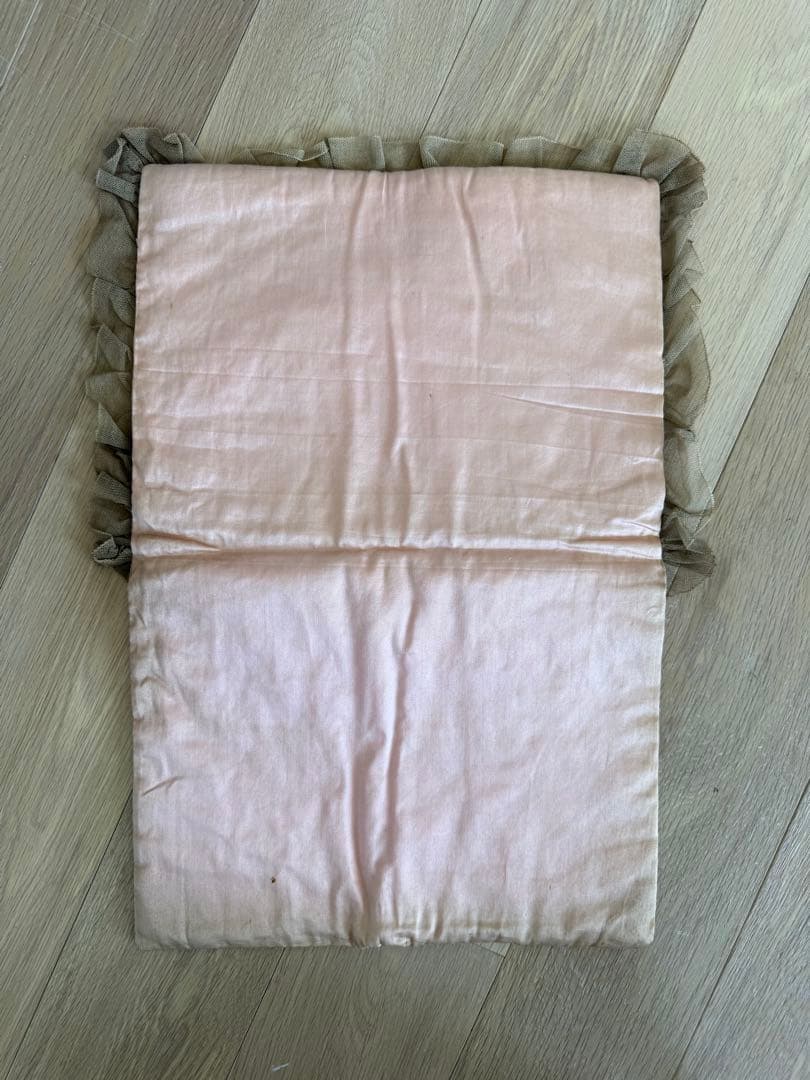 フランスアンティーク小さなバラ刺繍にレースが見事なハンキーケース