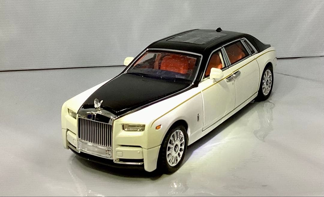 ロールスロイス ファントム ホワイト/ブラック 1/18 電池付