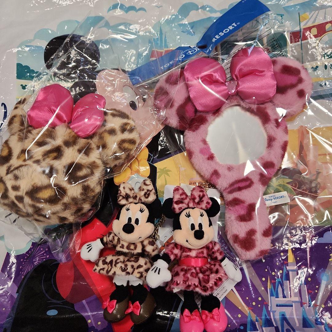 ミニー　ヒョウ柄　ぬいぐるみチャーム　ピンク　ベージュ　ミラー　ポーチ　4点